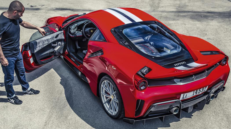 Σαρώνει ο V8 biturbo κινητήρας της Ferrari